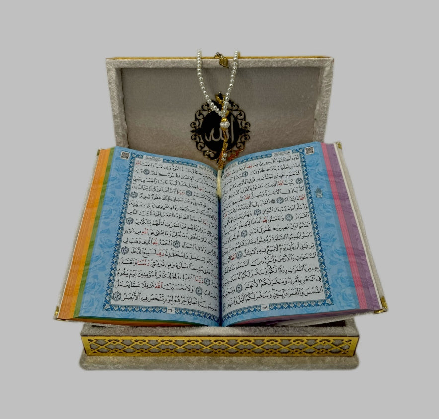 Der Koran in einer edlen Box mit Gebetskette